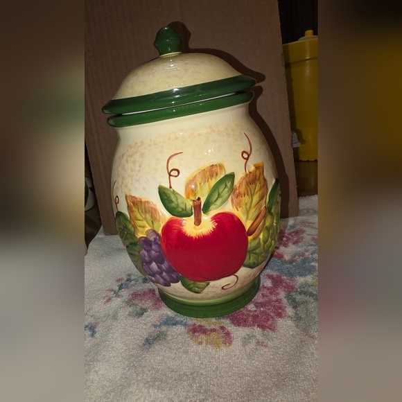 Green and Cream Biscotti Jar - Picture 2 of 6